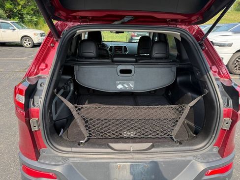 Used 2015 Jeep Cherokee Trailhawk w/ Comfort/Convenience Group AWD/4WD image 5