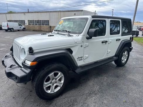 Used 2020 Jeep Wrangler Unlimited Sport S AWD/4WD image 2