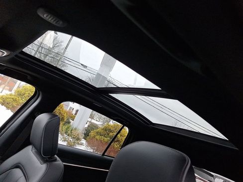 Used 2025 Jeep Wagoneer S Limited image 14