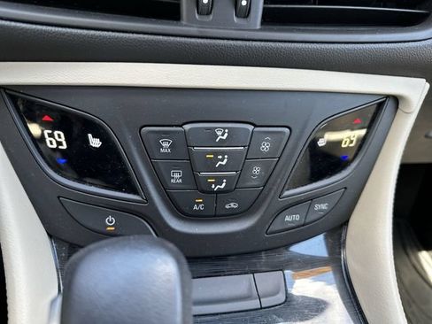 Used 2017 Buick Envision Essence AWD/4WD image 18