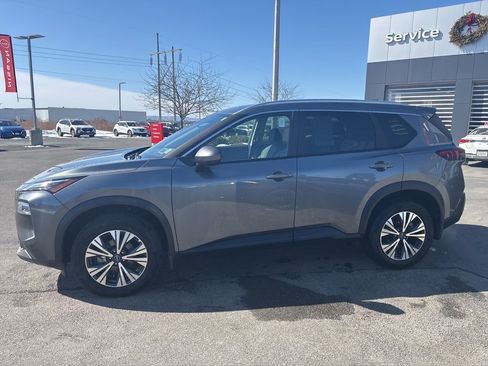 Used 2023 Nissan Rogue SV w/ SV Premium B Package image 4