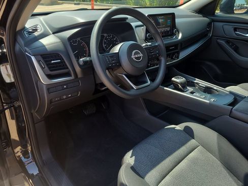 Certified 2024 Nissan Rogue SV FWD image 17
