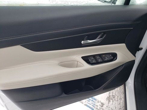 Certified 2025 Nissan Murano SV image 17