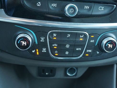 Used 2018 Chevrolet Traverse LT image 12