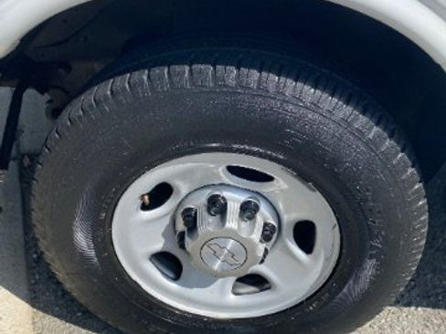 Used 2014 Chevrolet Express 2500 RWD image 22