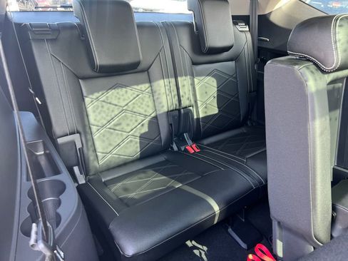 Certified 2025 Volkswagen Atlas SE w/ Panoramic Sunroof Package image 13