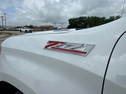 Used 2025 Chevrolet Silverado 1500 LT w/ Z71 Off-Road Package AWD/4WD image 11