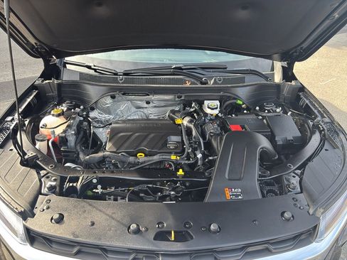 Used 2025 Chevrolet Trax LT w/ Driver Confidence Package image 31