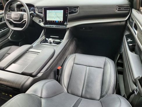 Certified 2024 Jeep Wagoneer Series II w/ Flexible Seating Group RWD image 23
