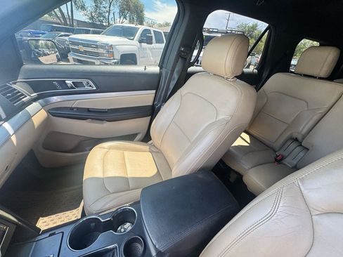 Used 2017 Ford Explorer XLT w/ Equipment Group 202A FWD image 11
