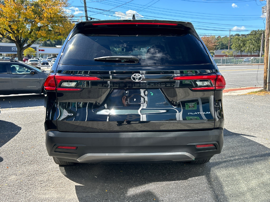 Used 2024 Toyota Grand Highlander AWD image 3