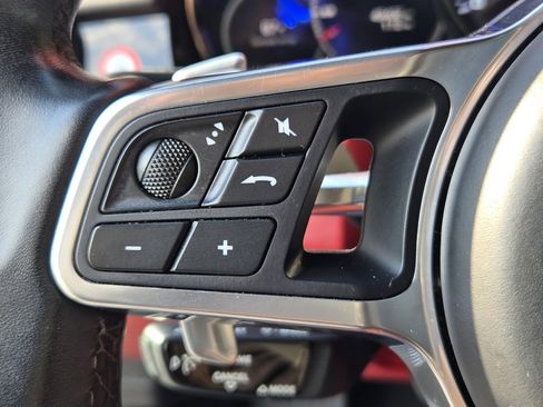 Used 2019 Porsche Cayenne image 25