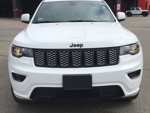 Used 2022 Jeep Grand Cherokee Laredo X image 2