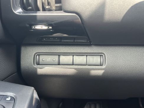 Used 2024 Nissan Pathfinder S FWD image 13