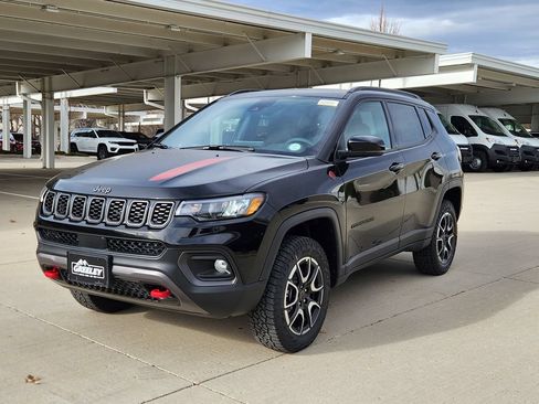 New 2026 Jeep Compass Trailhawk w/ Sun, Sound & Navigation Group AWD/4WD image 4