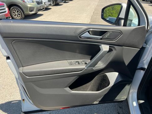 Used 2018 Volkswagen Tiguan SE w/ Panoramic Sunroof Package AWD/4WD image 18