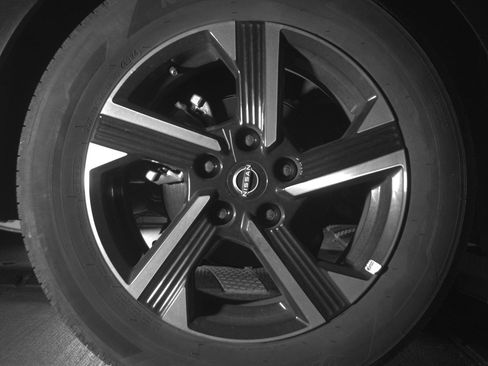 Used 2025 Nissan Sentra SV FWD image 15