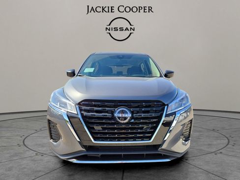 New 2025 Nissan Kicks Play S image 8