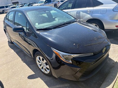 Used 2025 Toyota Corolla LE FWD image 6