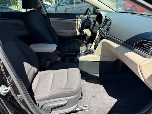Used 2018 Hyundai Elantra Value Edition FWD image 31
