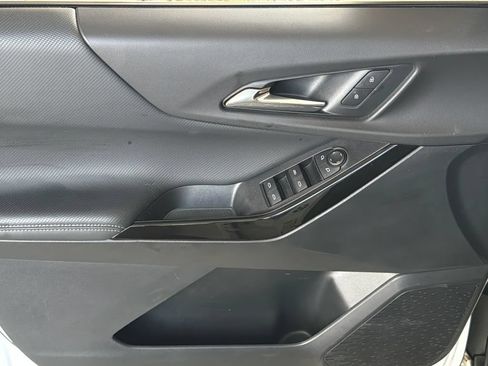 Used 2026 Chevrolet Equinox LT FWD image 3