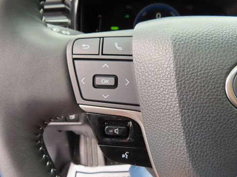 Used 2025 Toyota Camry SE w/ Multimedia Upgrade Package image 19