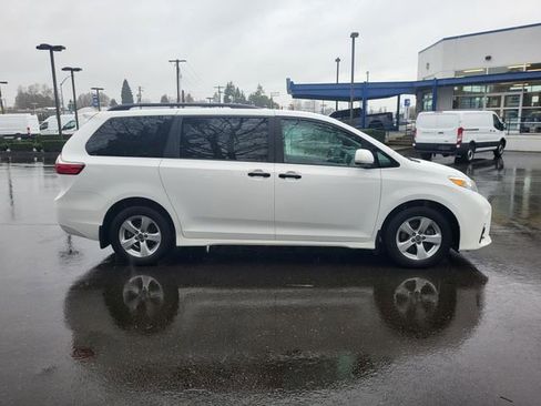 Used 2020 Toyota Sienna L image 7