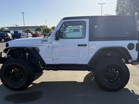 Used 2019 Jeep Wrangler Sport AWD/4WD image 3