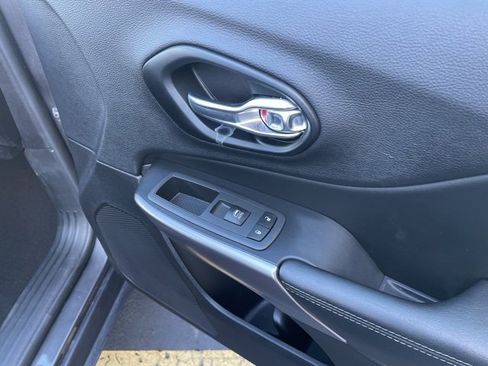 Used 2022 Jeep Cherokee Limited image 56