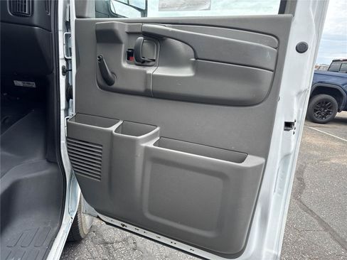Used 2014 Chevrolet Express 3500 RWD image 21