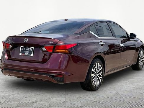 Used 2024 Nissan Altima 2.5 SV FWD image 2