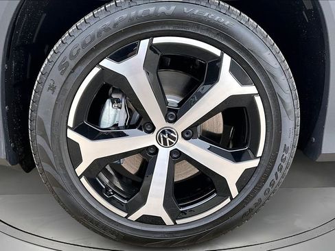 New 2026 Volkswagen Tiguan SE image 12