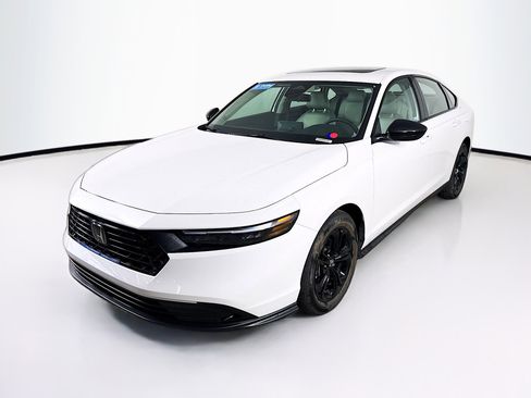 Certified 2025 Honda Accord SE image 4