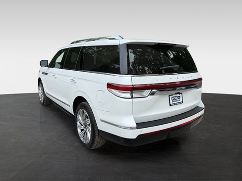 Used 2024 Lincoln Navigator Premiere AWD/4WD image 3