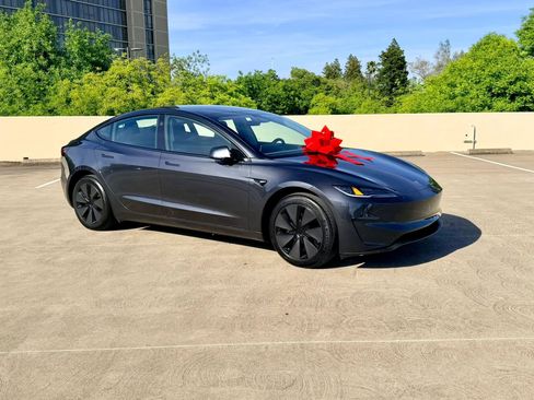 Used 2025 Tesla Model 3 Long Range RWD image 2