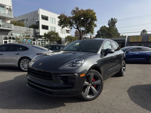 Used 2022 Porsche Macan S image 1