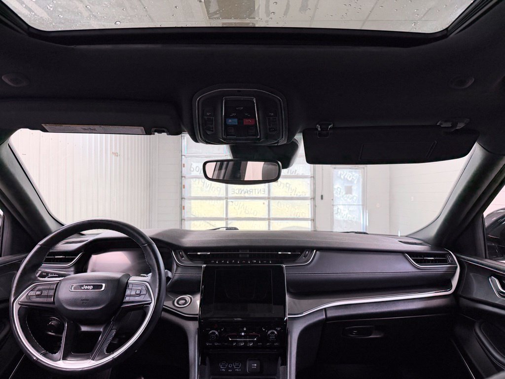 Used 2022 Jeep Grand Cherokee Altitude AWD/4WD image 28