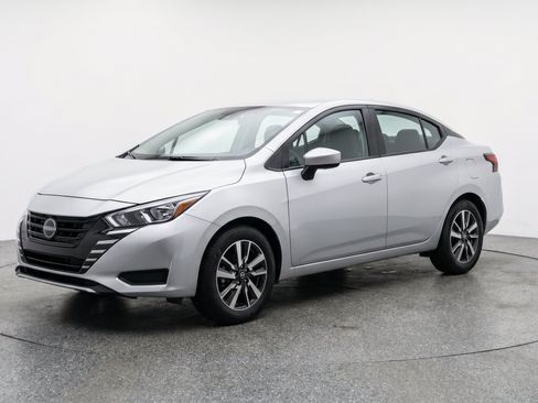 Used 2025 Nissan Versa SV FWD image 3