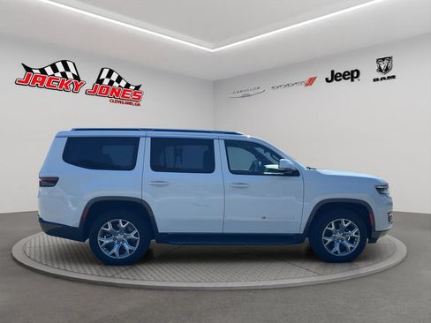 Used 2022 Jeep Wagoneer Series II AWD/4WD image 11