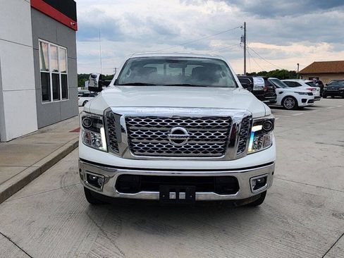 Used 2017 Nissan Titan SL w/ Chrome Package AWD/4WD image 9