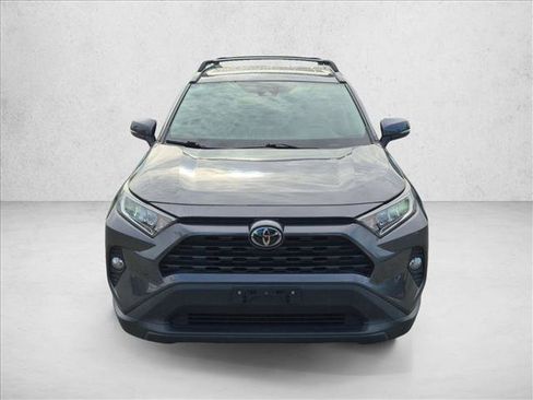 Used 2019 Toyota RAV4 XLE w/ Convenience Package FWD image 2