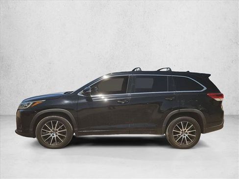 Used 2017 Toyota Highlander SE FWD image 10