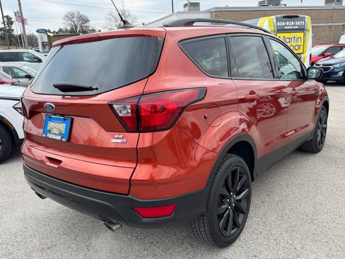 Used 2019 Ford Escape SE image 3