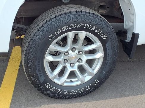 Used 2022 Chevrolet Silverado 1500 LT AWD/4WD image 25