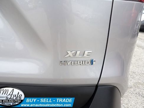Used 2021 Toyota RAV4 XLE image 5