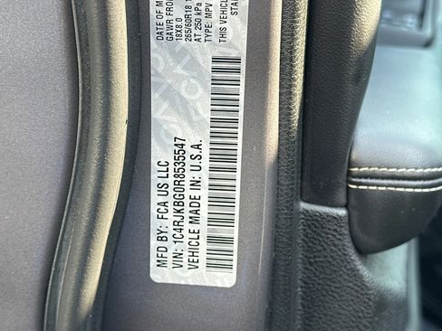 Used 2024 Jeep Grand Cherokee L Limited w/ Luxury Tech Group II image 31