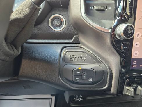 Used 2025 RAM 2500 Big Horn AWD/4WD image 28