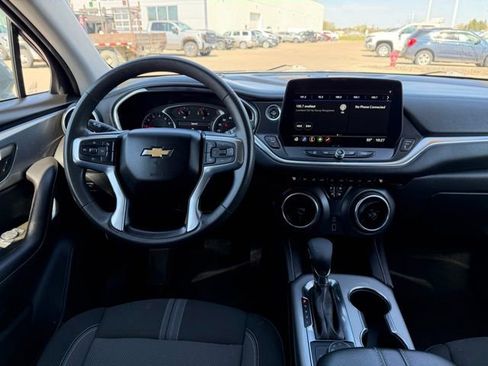 Used 2023 Chevrolet Blazer LT FWD image 28