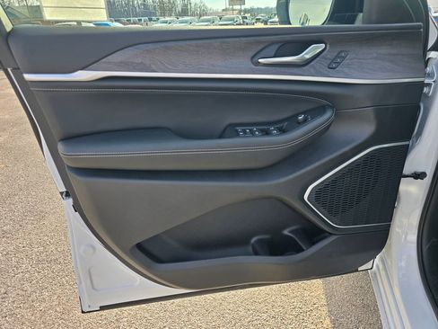 New 2026 Jeep Grand Cherokee L Limited AWD/4WD image 12