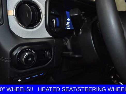 Used 2025 Jeep Wrangler Unlimited Sahara AWD/4WD image 17